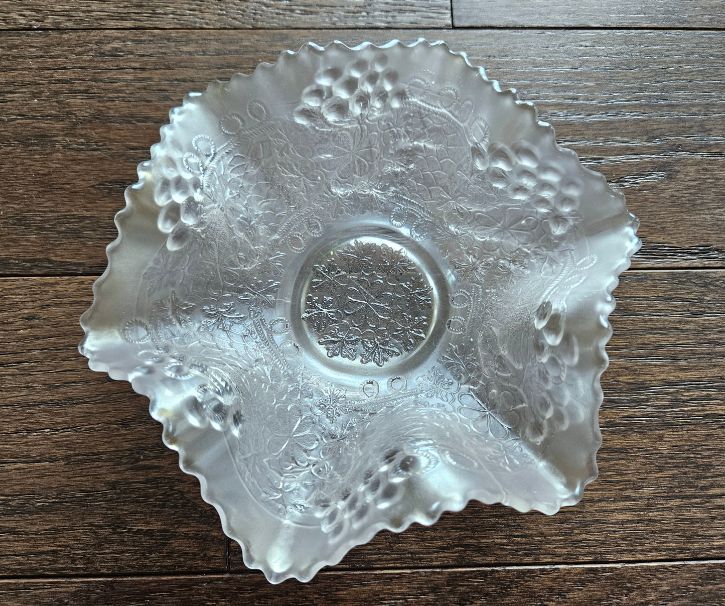 Antique Fenton Glass White Leaf Chain Candy Bowl Ruffled